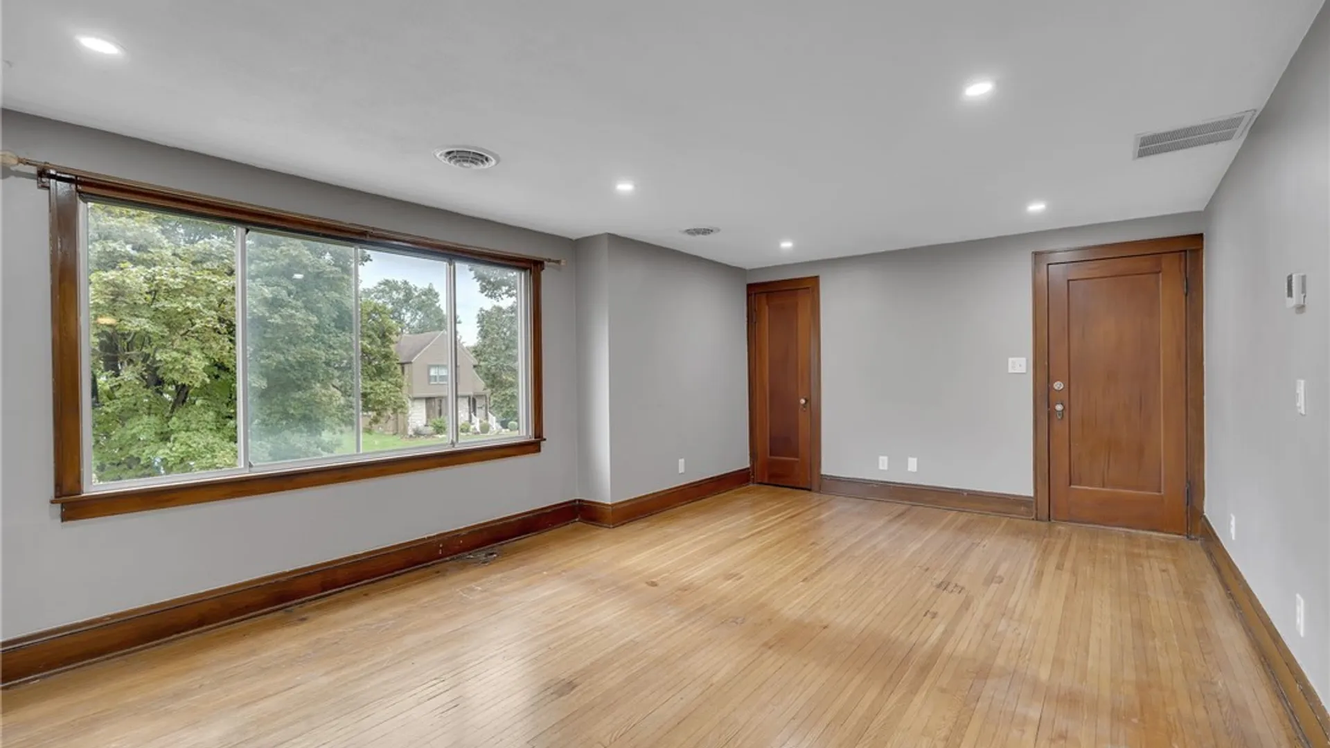 Property at 26 Concord Pl, Cheektowaga, NY 14215 24