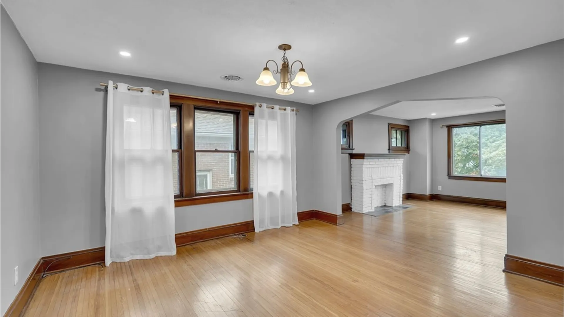 Property at 26 Concord Pl, Cheektowaga, NY 14215 26