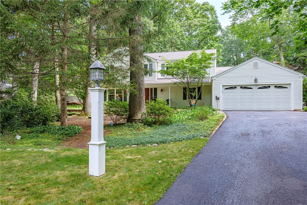 Property at 10 Birling Gap, Perinton, NY 14450