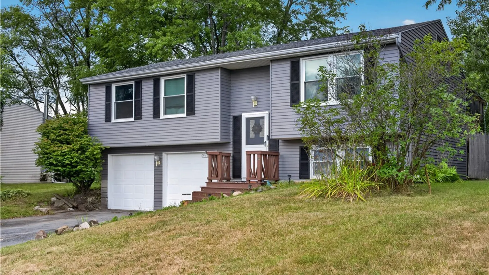 Property at 8191 Mantova Dr, Clay, NY 13041 3