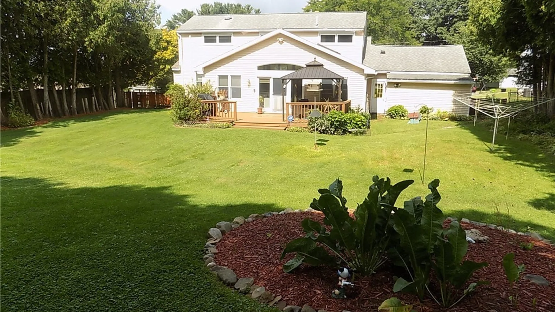 Property at 5 Lower Woods Rd S, New Hartford, NY 13413 4