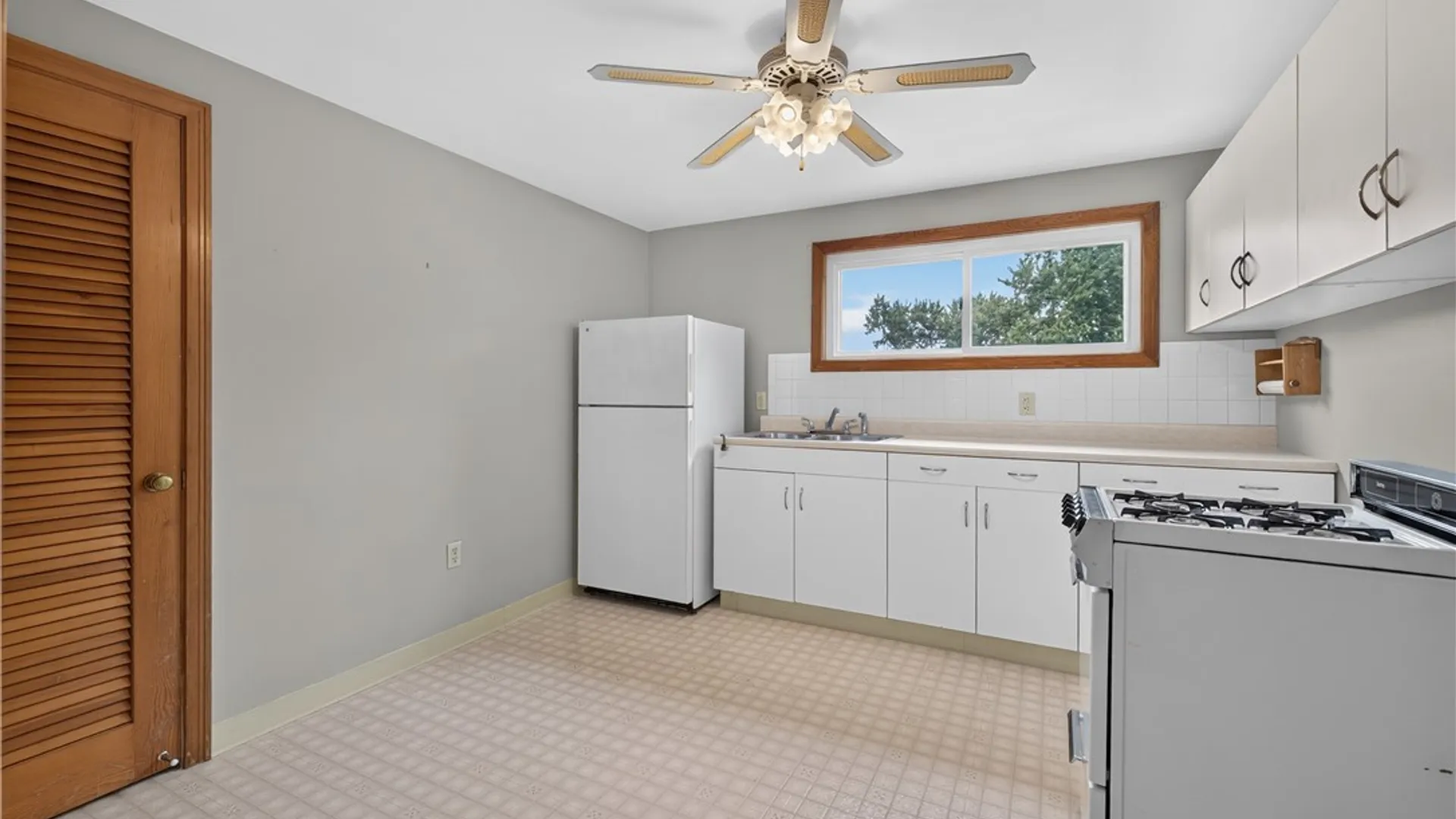 Property at 230 Michael Road, West Seneca, NY 14127 44