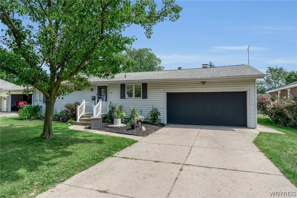 Property at 208 Royal Parkway, Amherst, NY 14221