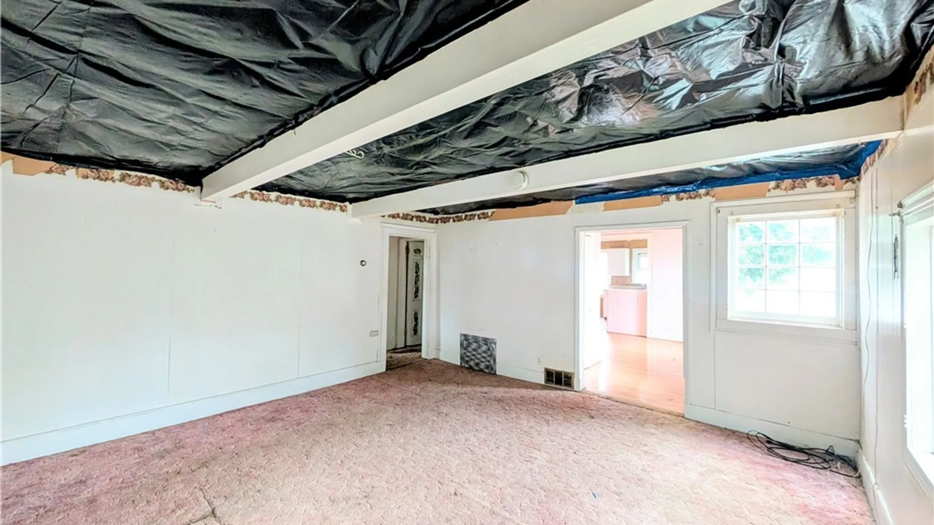 Property at 24 Park Avenue, Royalton, NY 14105 8