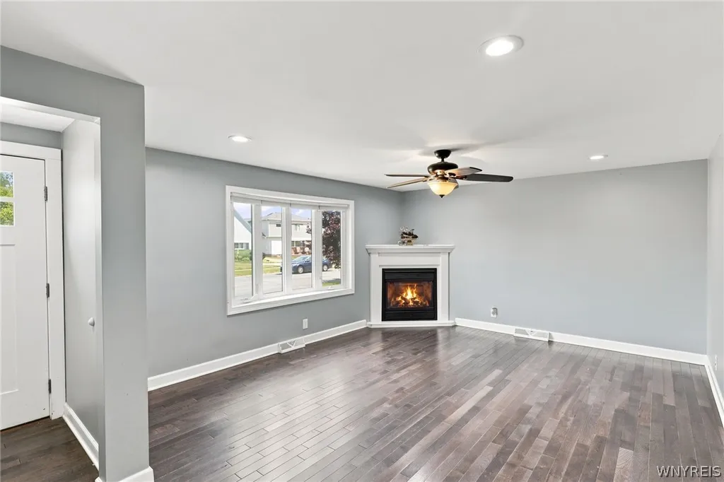 Property at 20 Leni Lane, Cheektowaga, NY 14225 4