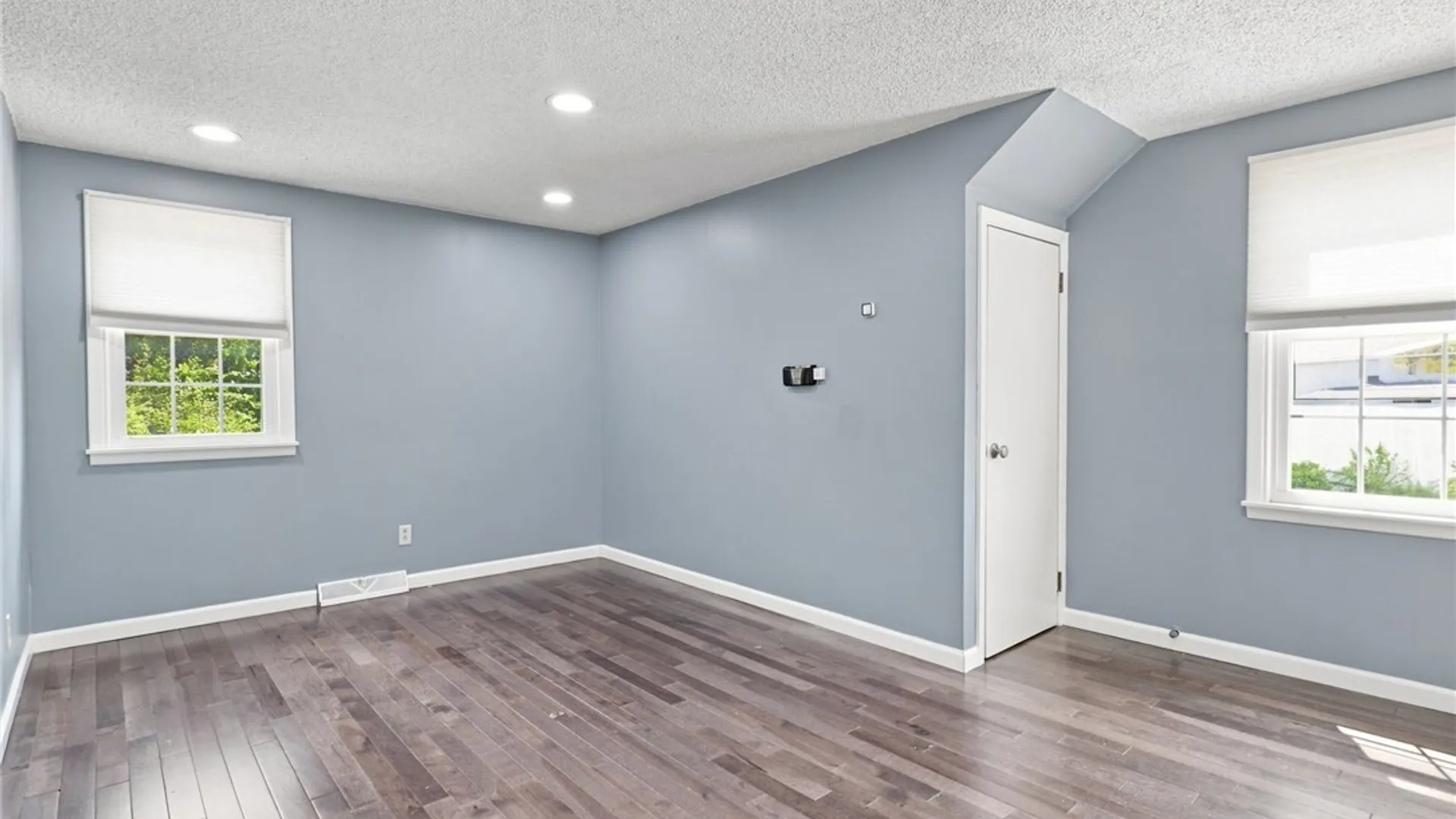 Property at 20 Leni Lane, Cheektowaga, NY 14225 22