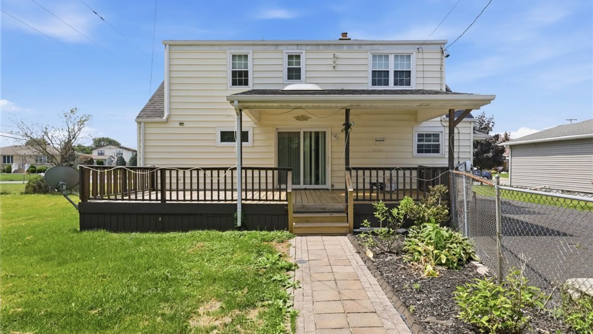Property at 20 Leni Lane, Cheektowaga, NY 14225 35