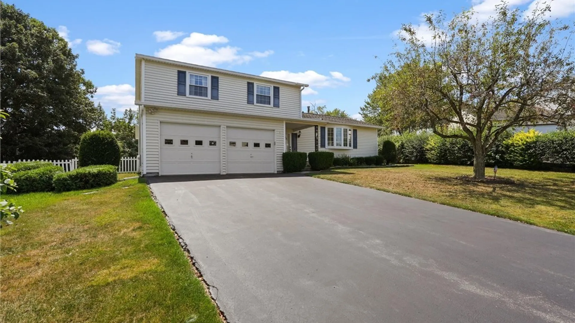 Property at 6870 Crystalwood Drive, Salina, NY 13088 3
