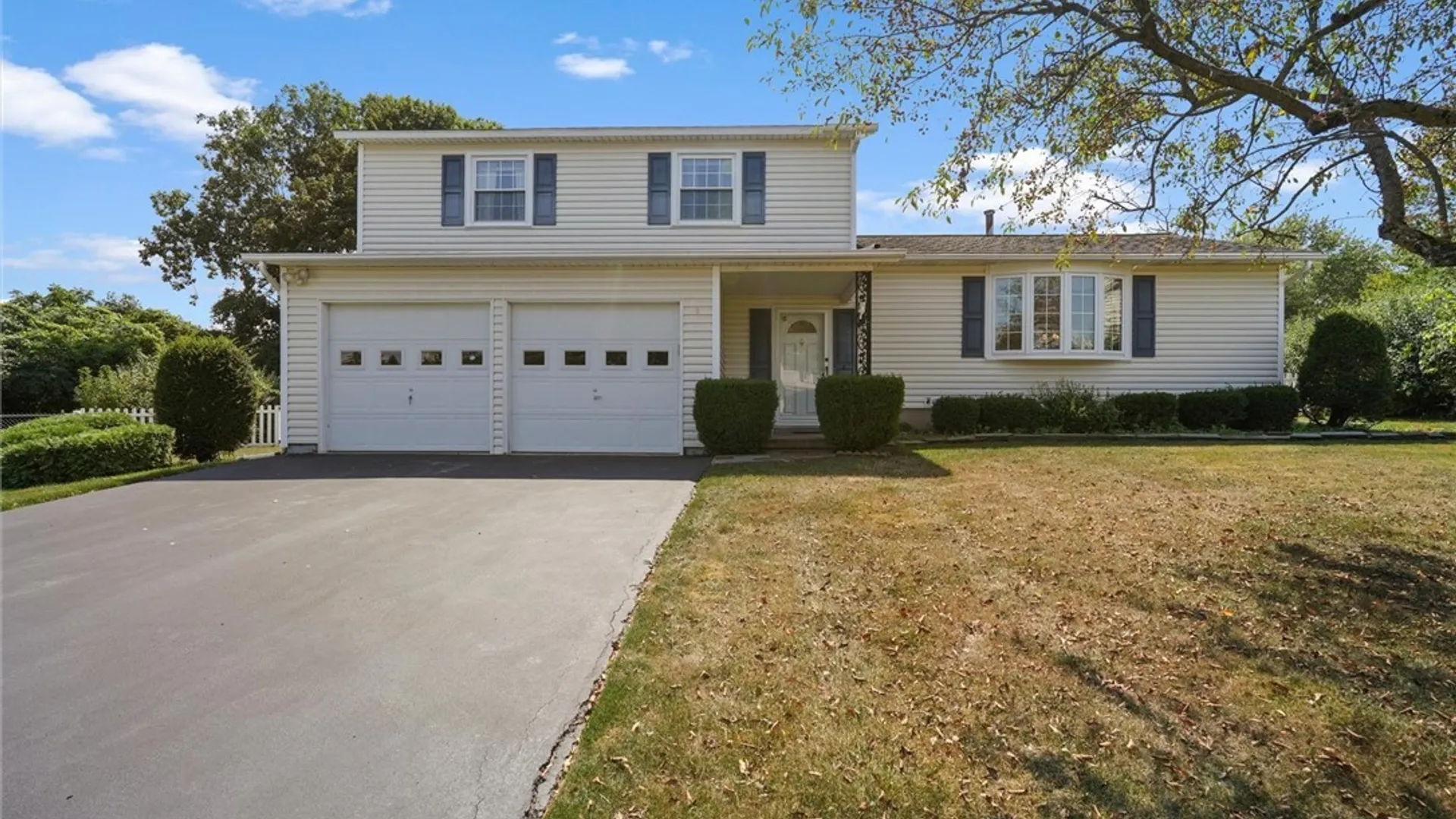 Property at 6870 Crystalwood Drive, Salina, NY 13088 4