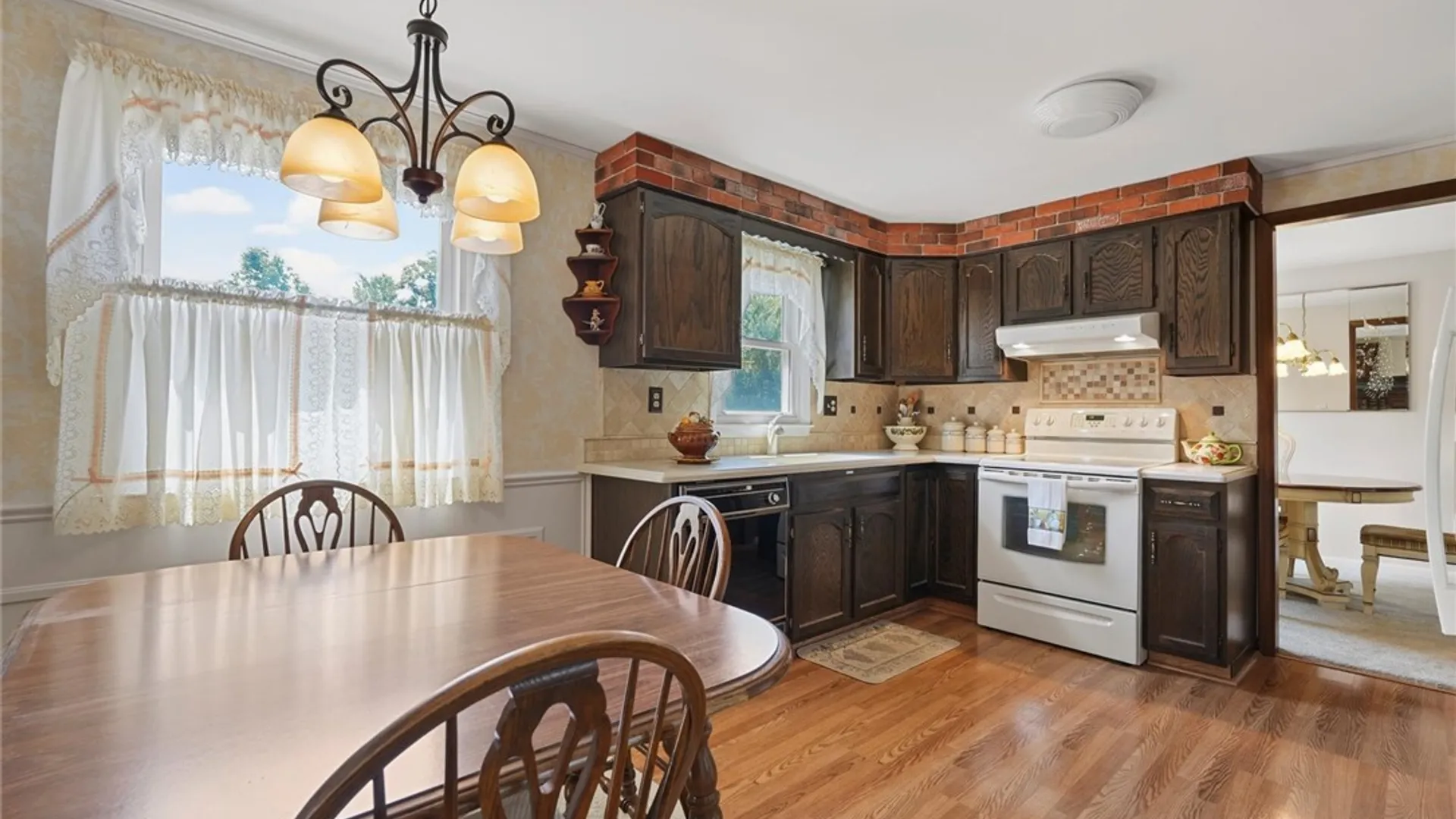 Property at 6870 Crystalwood Drive, Salina, NY 13088 18
