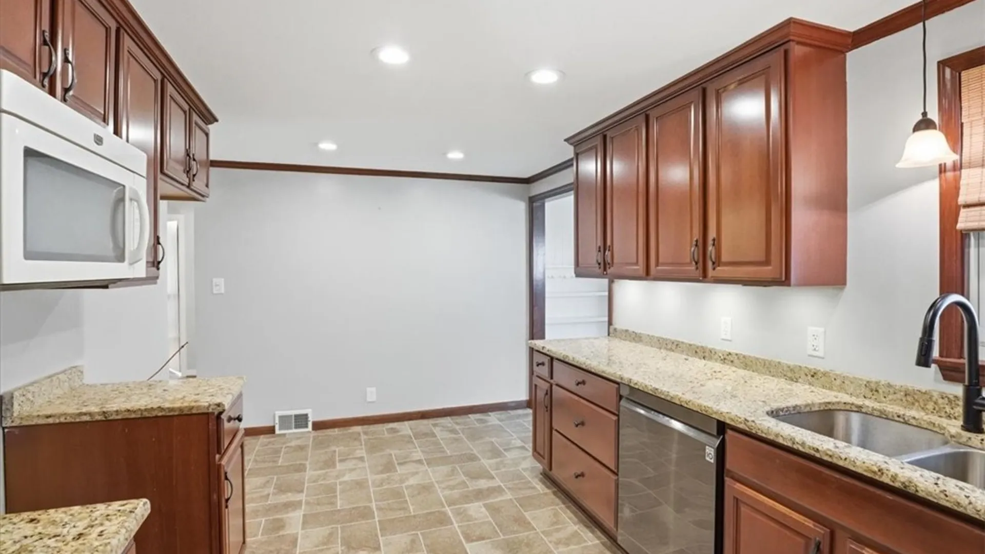 Property at 316 Mcconkey Drive, Tonawanda, NY 14223 14