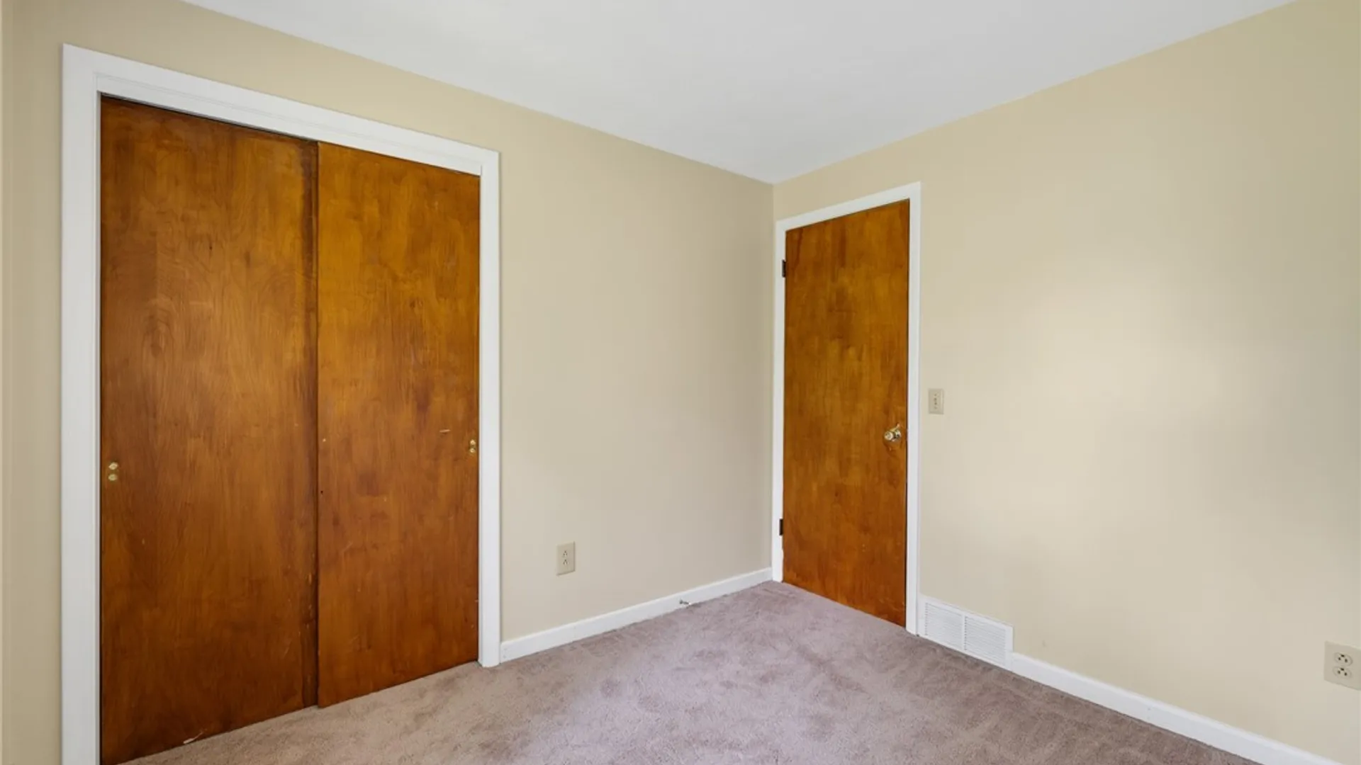 Property at 10 Medallion Drive, Greece, NY 14626 24