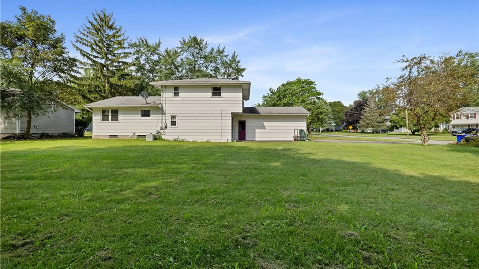 Property at 10 Medallion Drive, Greece, NY 14626 25