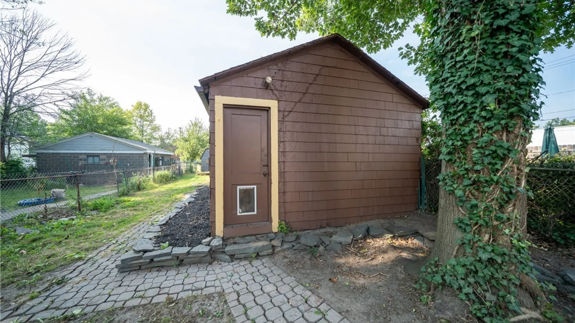 Property at 23 Aldrich Place, Buffalo, NY 14220 10