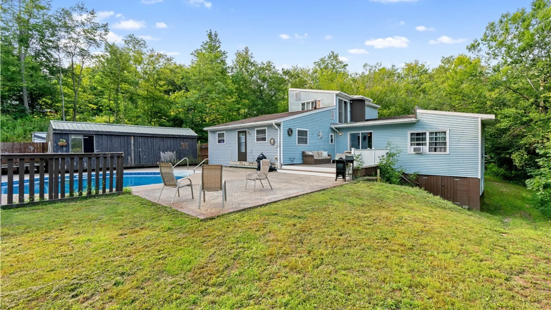 Property at 48 Edwards Circle, Oswego, NY 13126 4