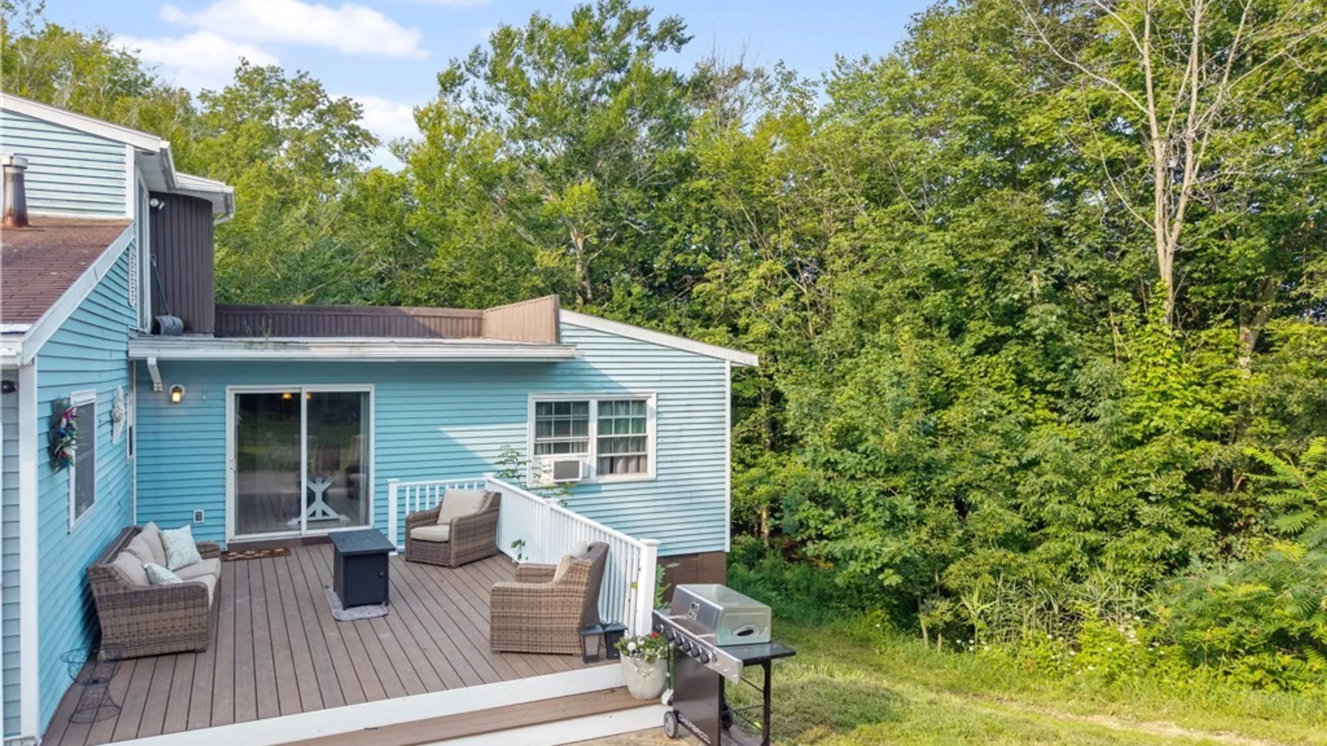Property at 48 Edwards Circle, Oswego, NY 13126 5