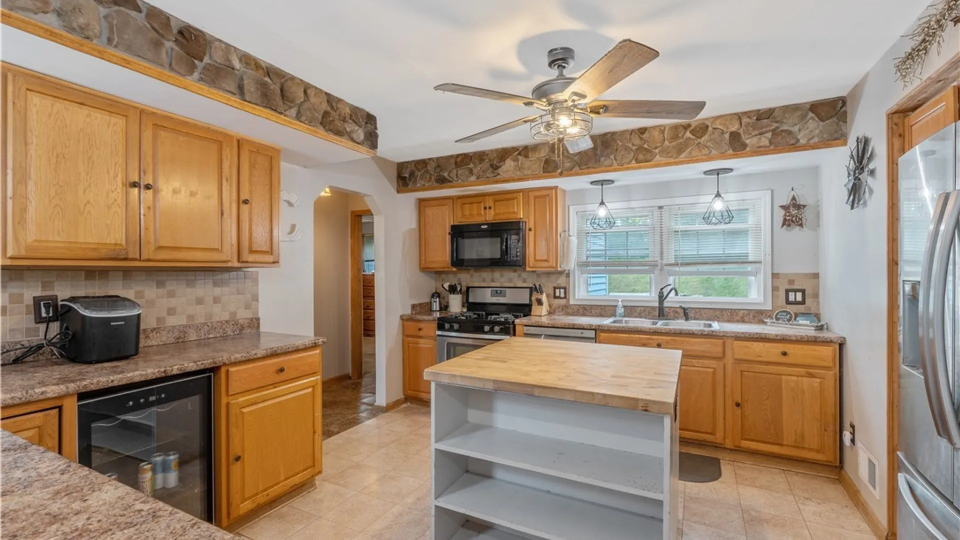 Property at 48 Edwards Circle, Oswego, NY 13126 19