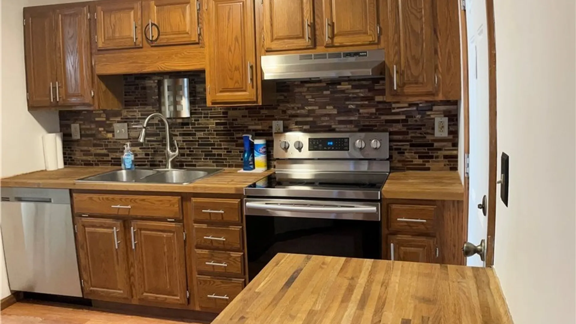 Property at 8206 Honeysuckle Drive, Clay, NY 13090 10