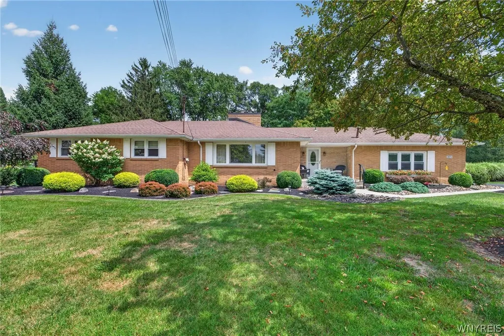 Property at 5875 Creekview Drive, Clarence, NY 14032
