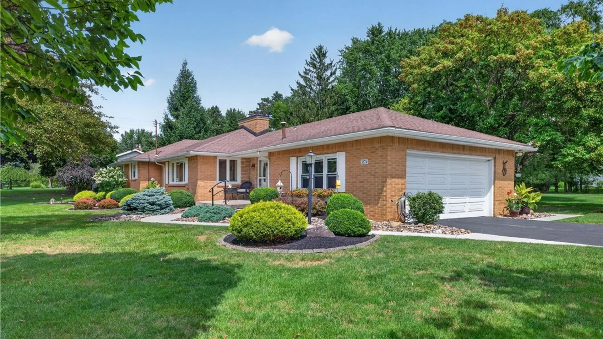 Property at 5875 Creekview Drive, Clarence, NY 14032 3