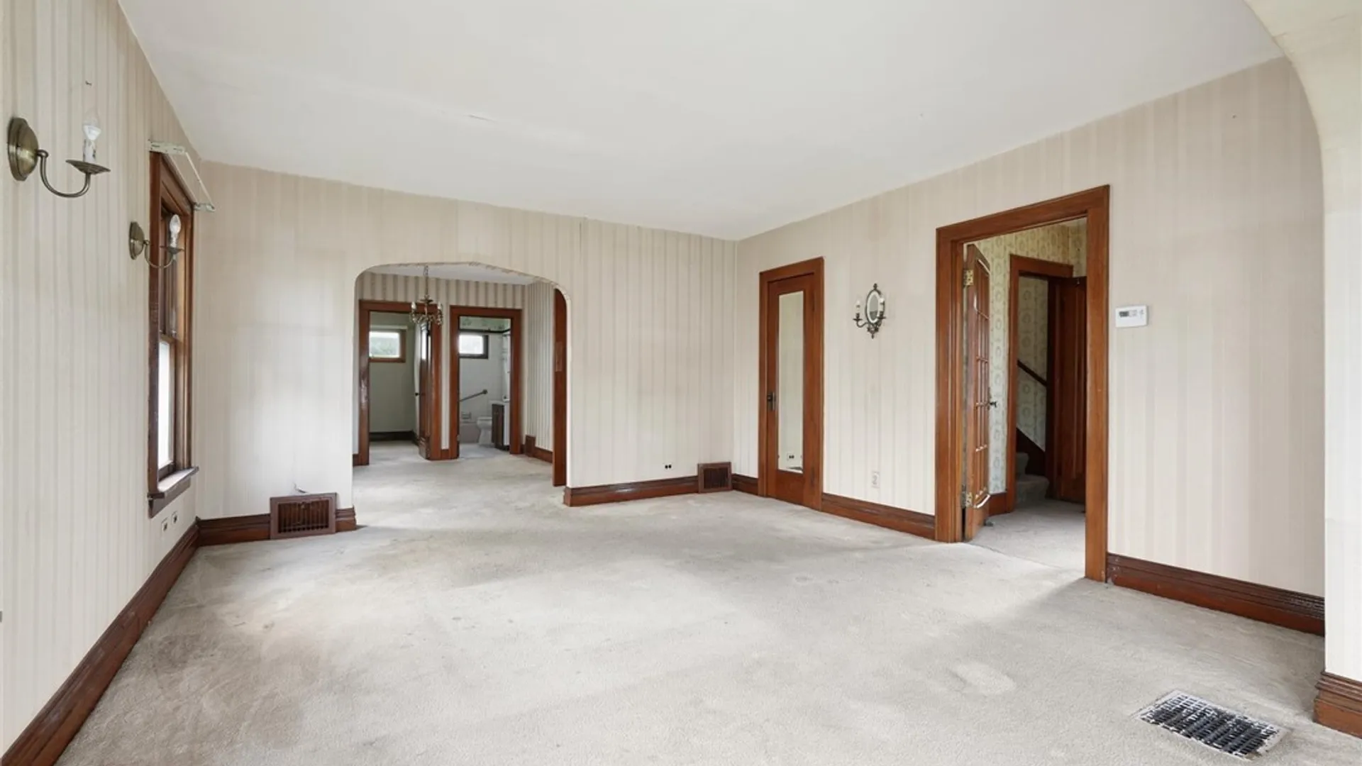 Property at 310 Willumae Drive, Syracuse, NY 13208 5