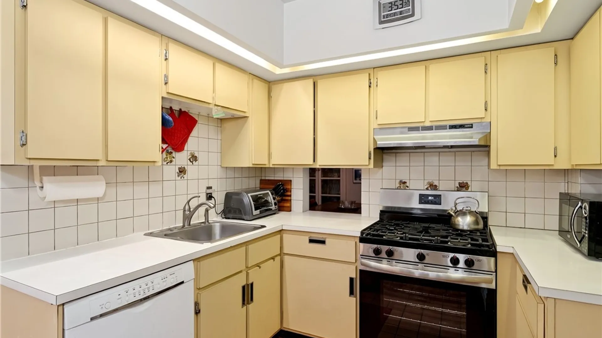 Property at 55 Whitney Place, Buffalo, NY 14201 16