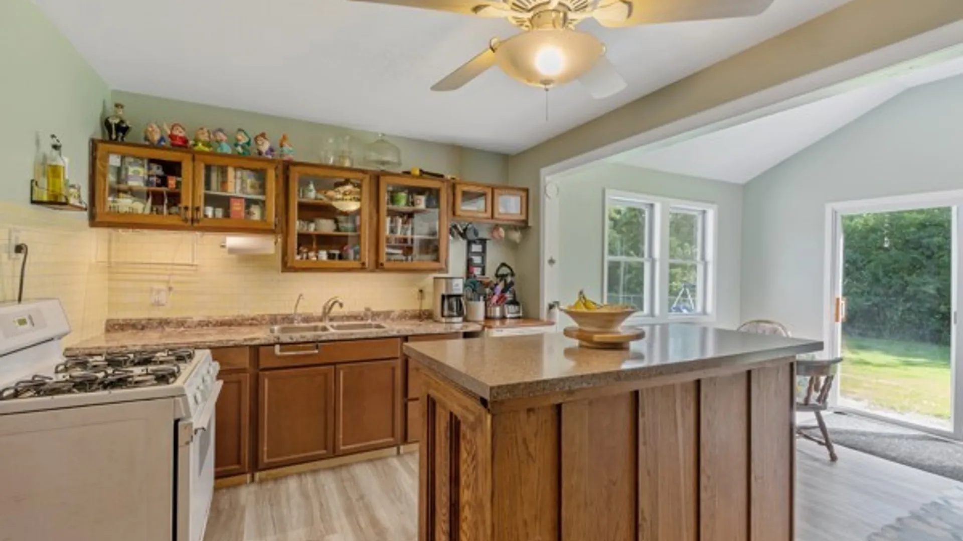 Property at 7906 Eisenhower Boulevard, Cicero, NY 13030 8