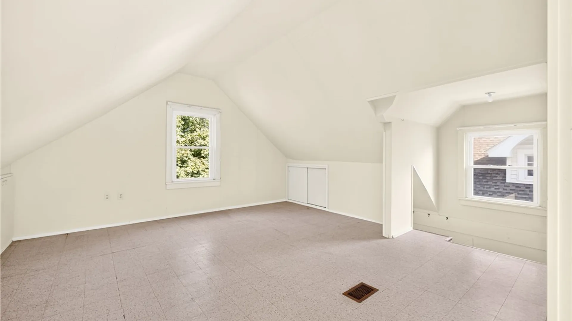 Property at 80 Croydon Rd Road, Rochester, NY 14610 22