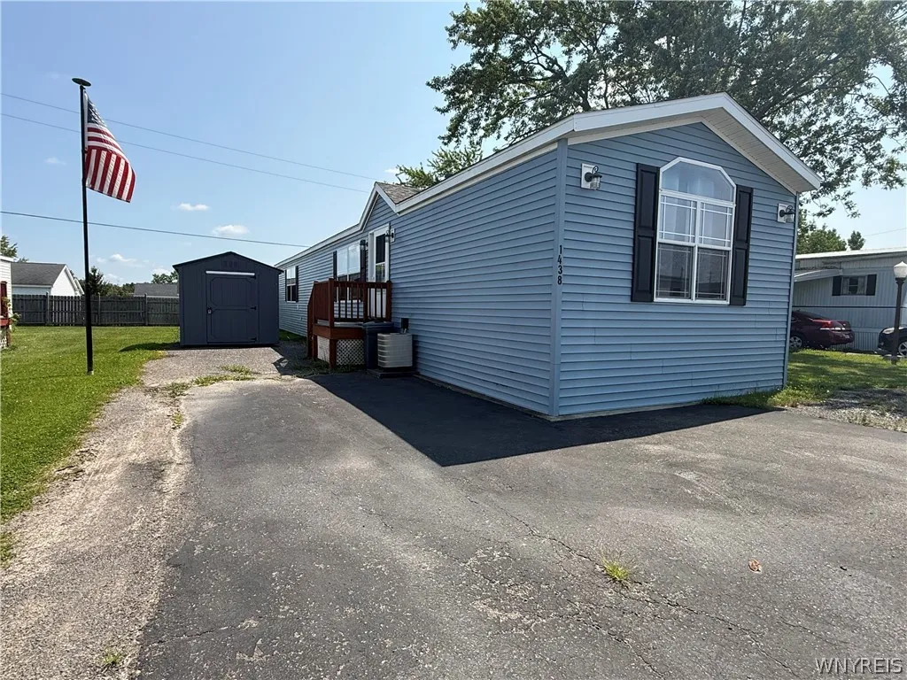 Property at 1438 East Dr, Alden, NY 14004