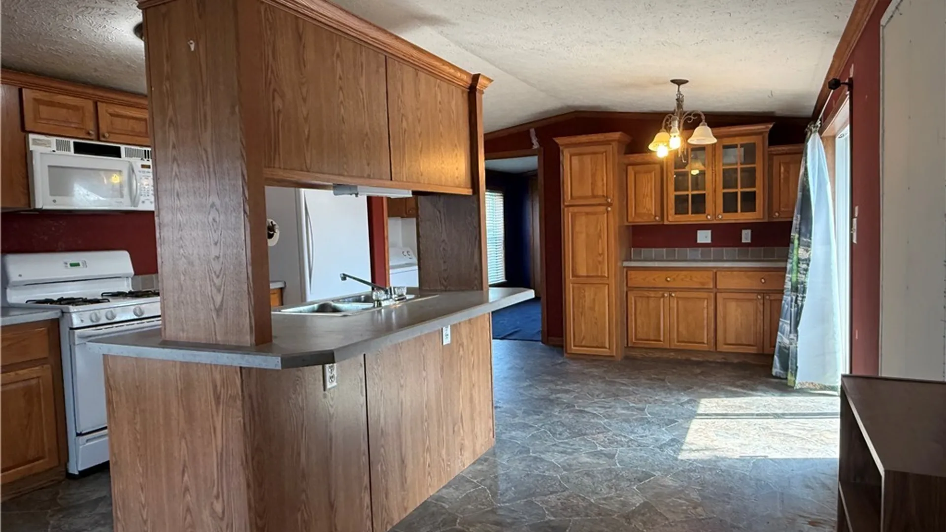 Property at 1438 East Dr, Alden, NY 14004 4