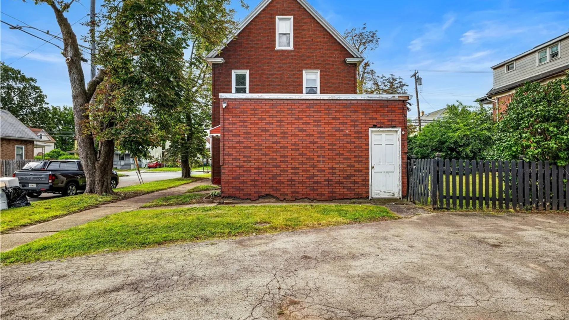 Property at 1628 Niagara Street, Niagara Falls, NY 14303 3