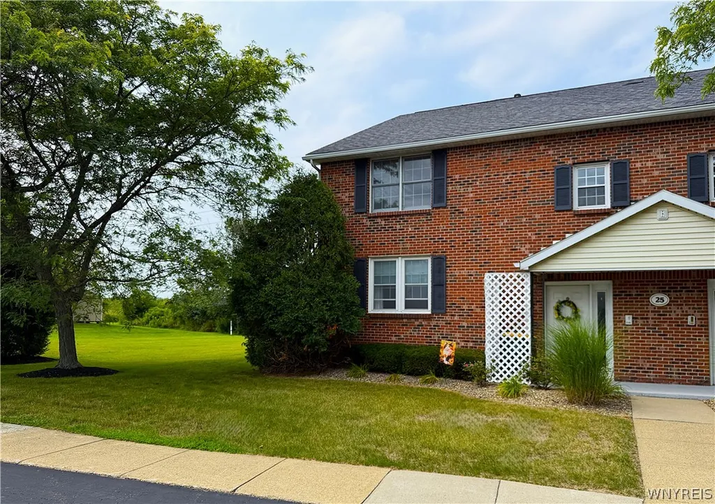 Property at 25 Crownview, Hamburg, NY 14075