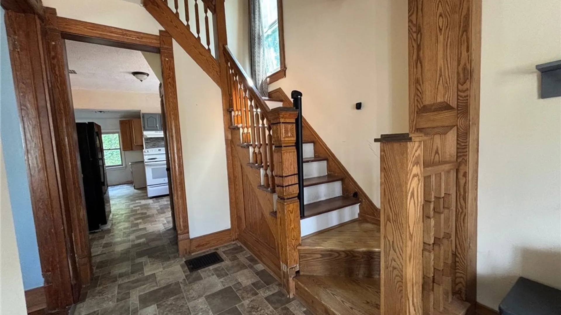 Property at 27 Elderkin Avenue, Camillus, NY 13031 5