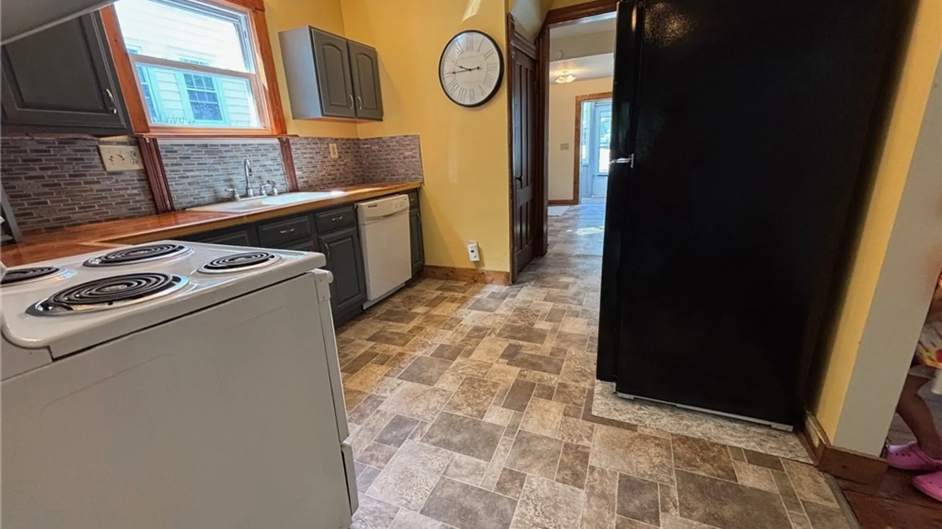 Property at 27 Elderkin Avenue, Camillus, NY 13031 11