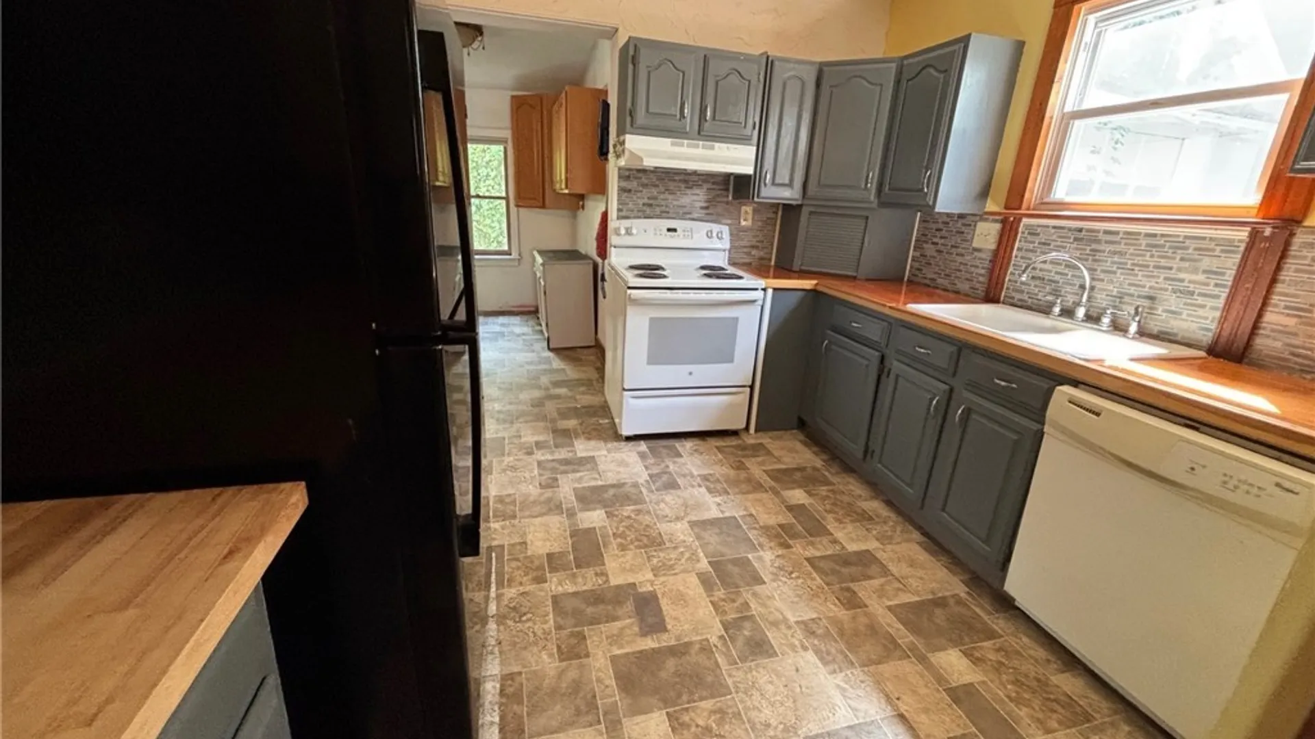 Property at 27 Elderkin Avenue, Camillus, NY 13031 13