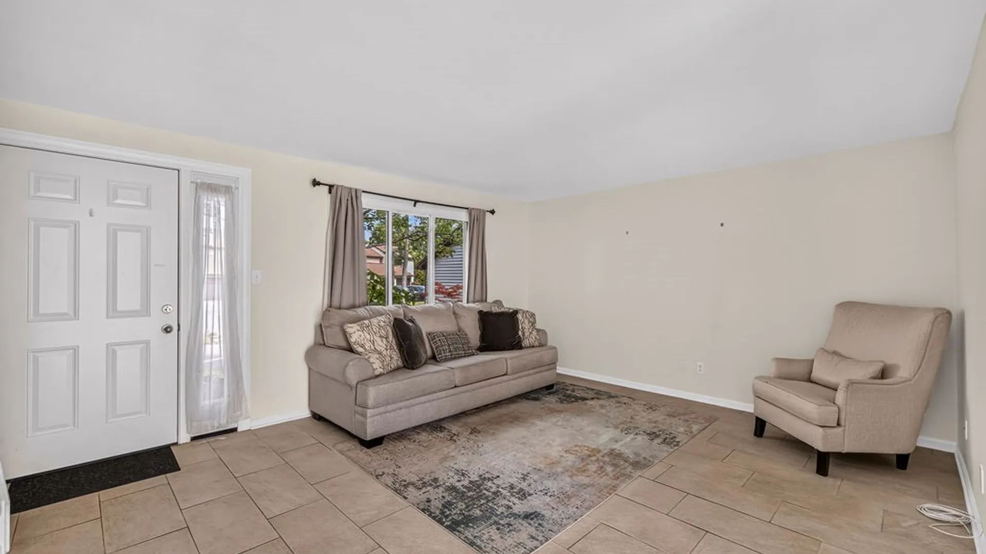 Property at 1208 Charlesgate Circle, Amherst, NY 14051 6