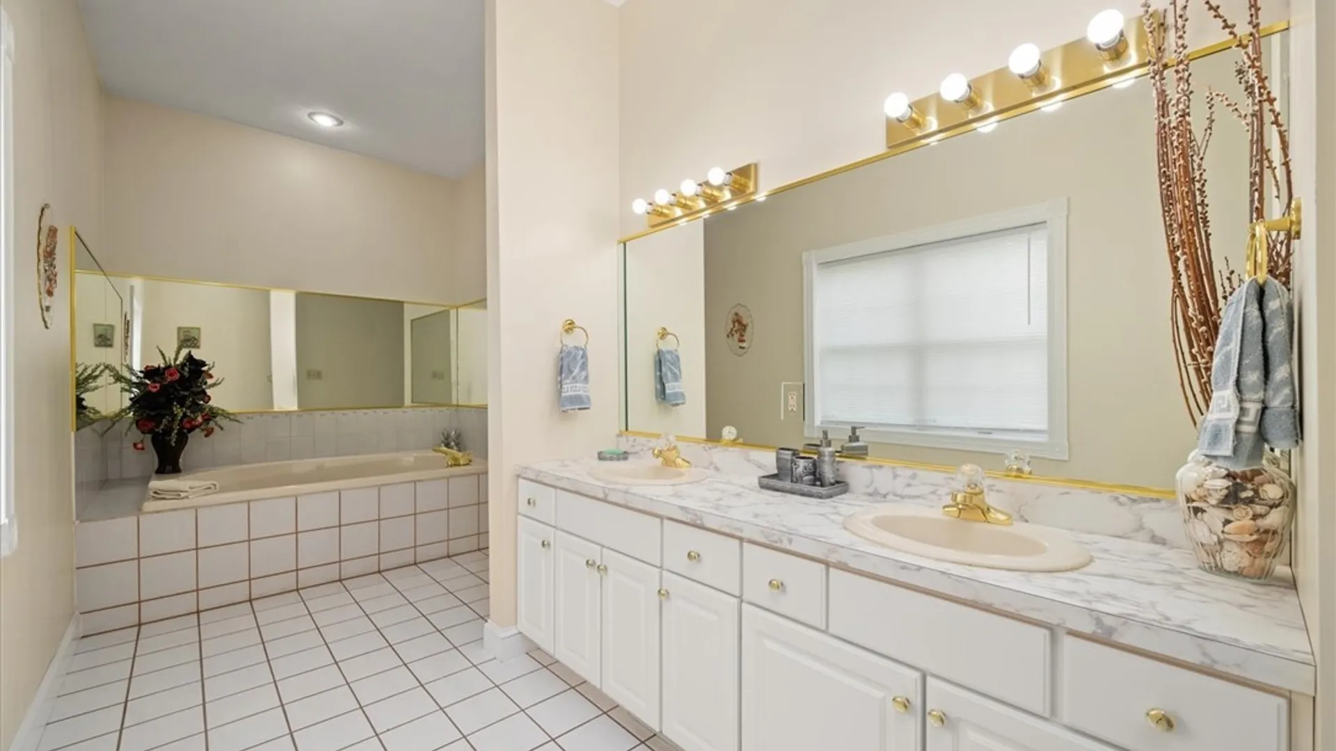Property at 104 Stonebridge Court, New Hartford, NY 13413 23