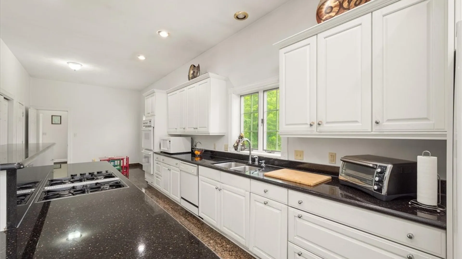 Property at 104 Stonebridge Court, New Hartford, NY 13413 17