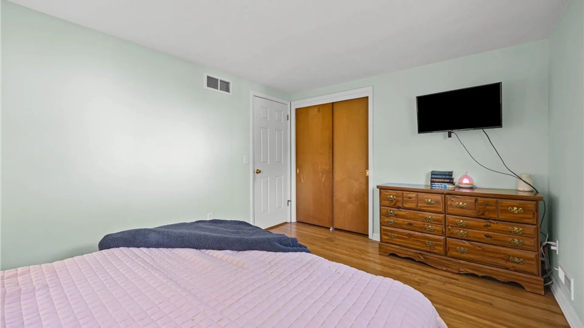 Property at 22 Pinebriar Drive, Greece, NY 14616 20