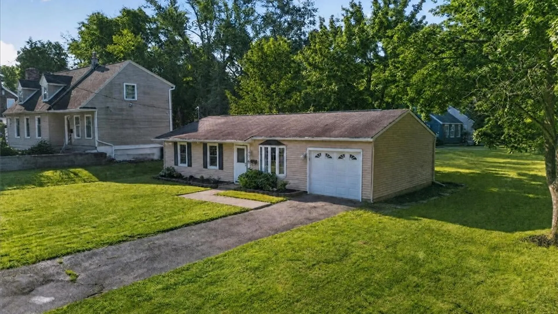 Property at 144 W Charlotte Avenue, Palmyra, NY 14522 3