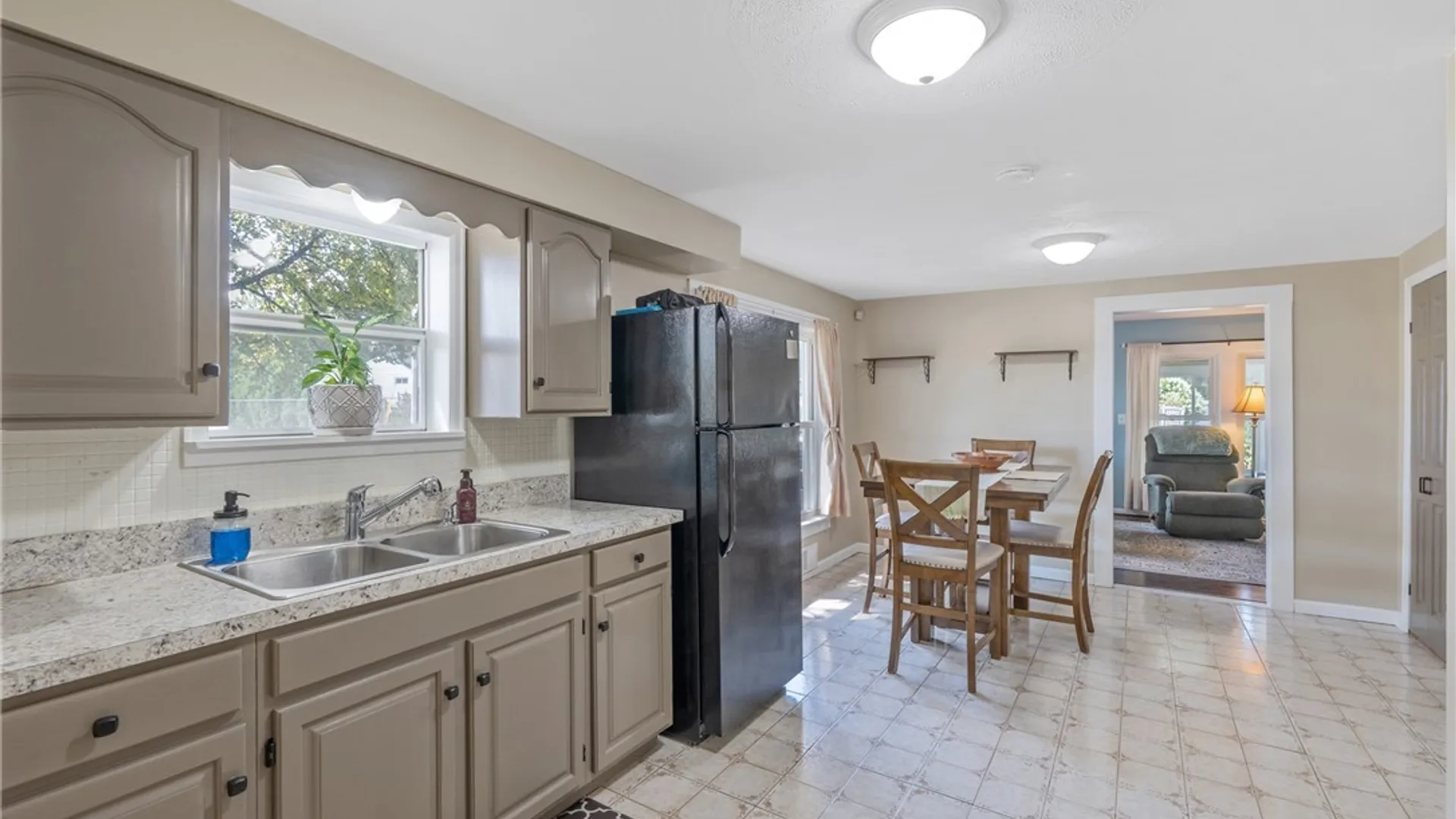 Property at 102 Marsden Road, Salina, NY 13208 14