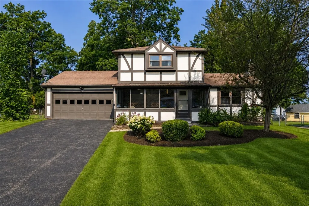 Property at 124 Grandview Lane, Greece, NY 14612