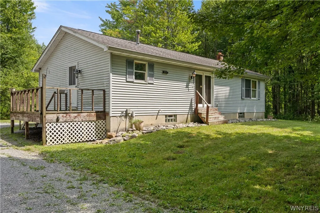 Property at 637 Burrough Road, Bennington, NY 14011