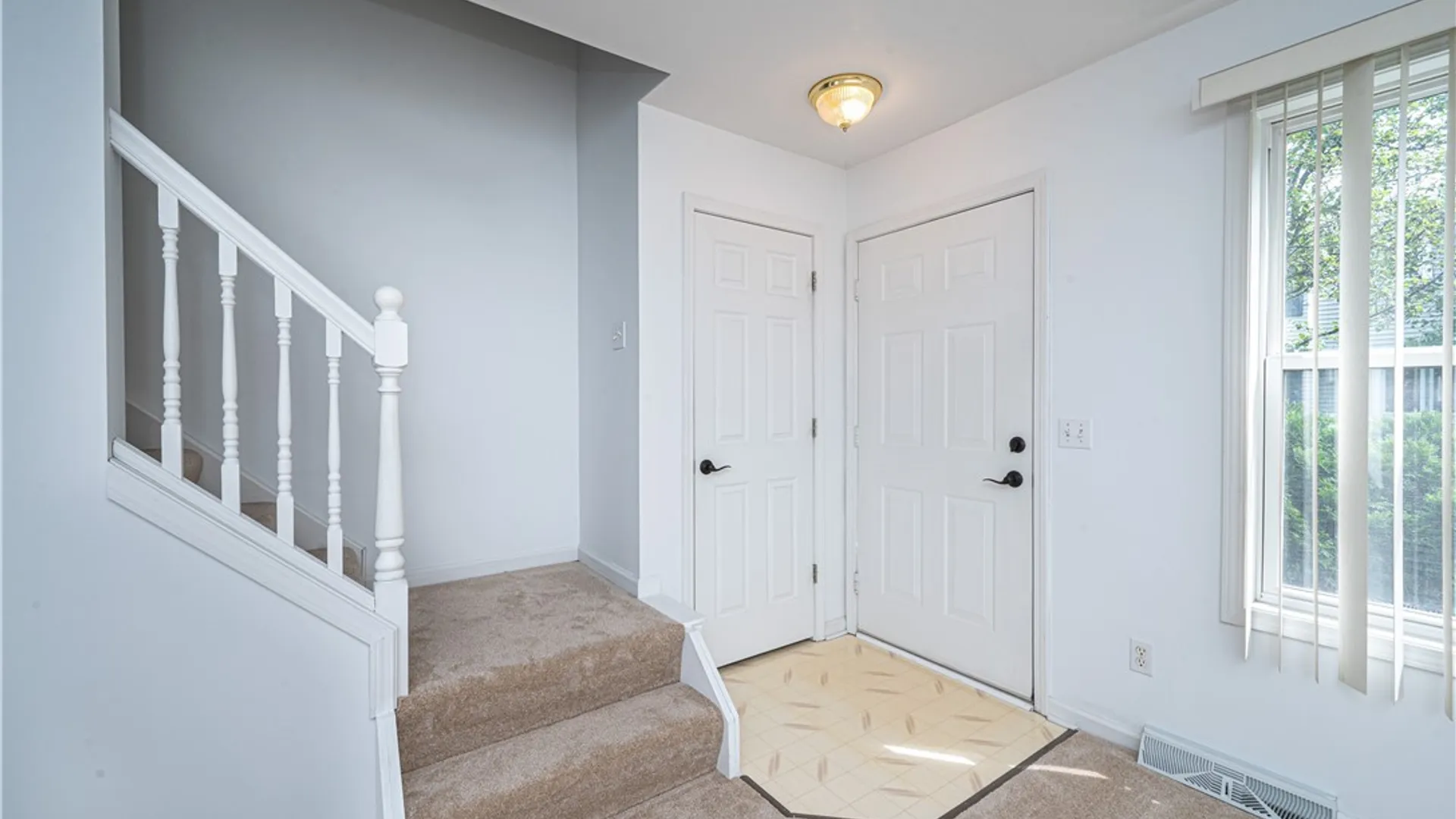 Property at 7 Queens Guard Walk, Tonawanda, NY 14150 4