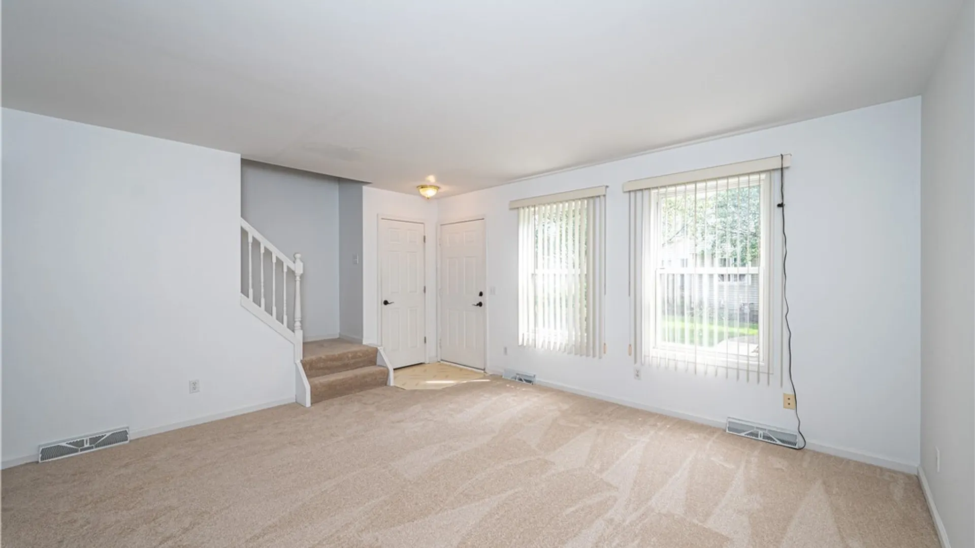 Property at 7 Queens Guard Walk, Tonawanda, NY 14150 5