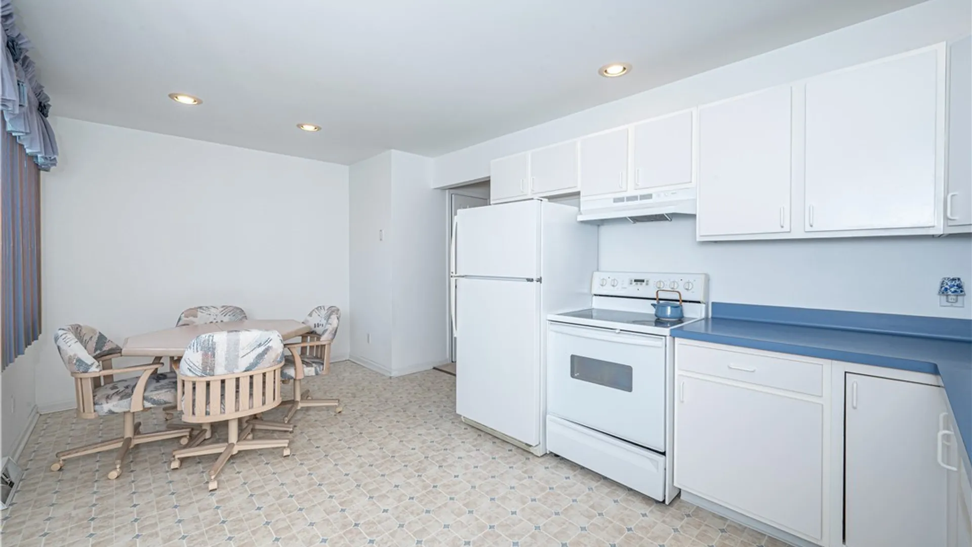Property at 7 Queens Guard Walk, Tonawanda, NY 14150 6