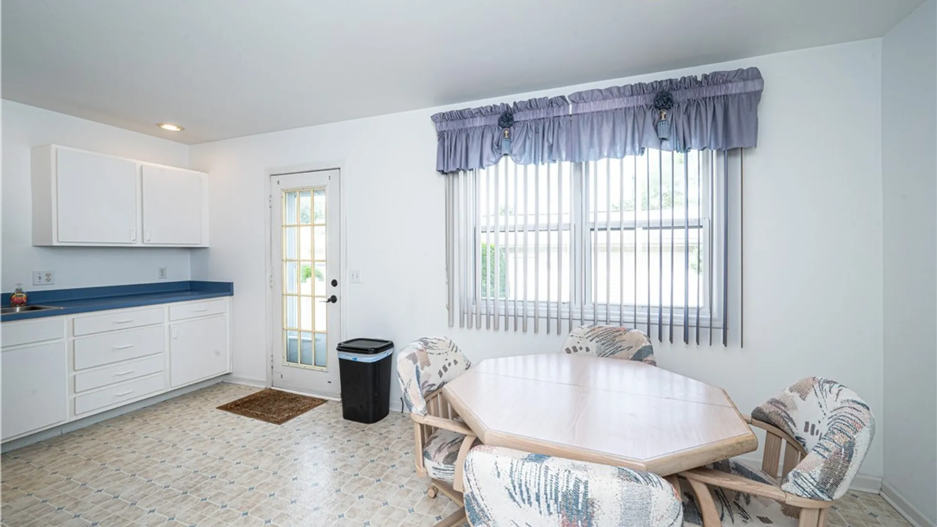Property at 7 Queens Guard Walk, Tonawanda, NY 14150 7