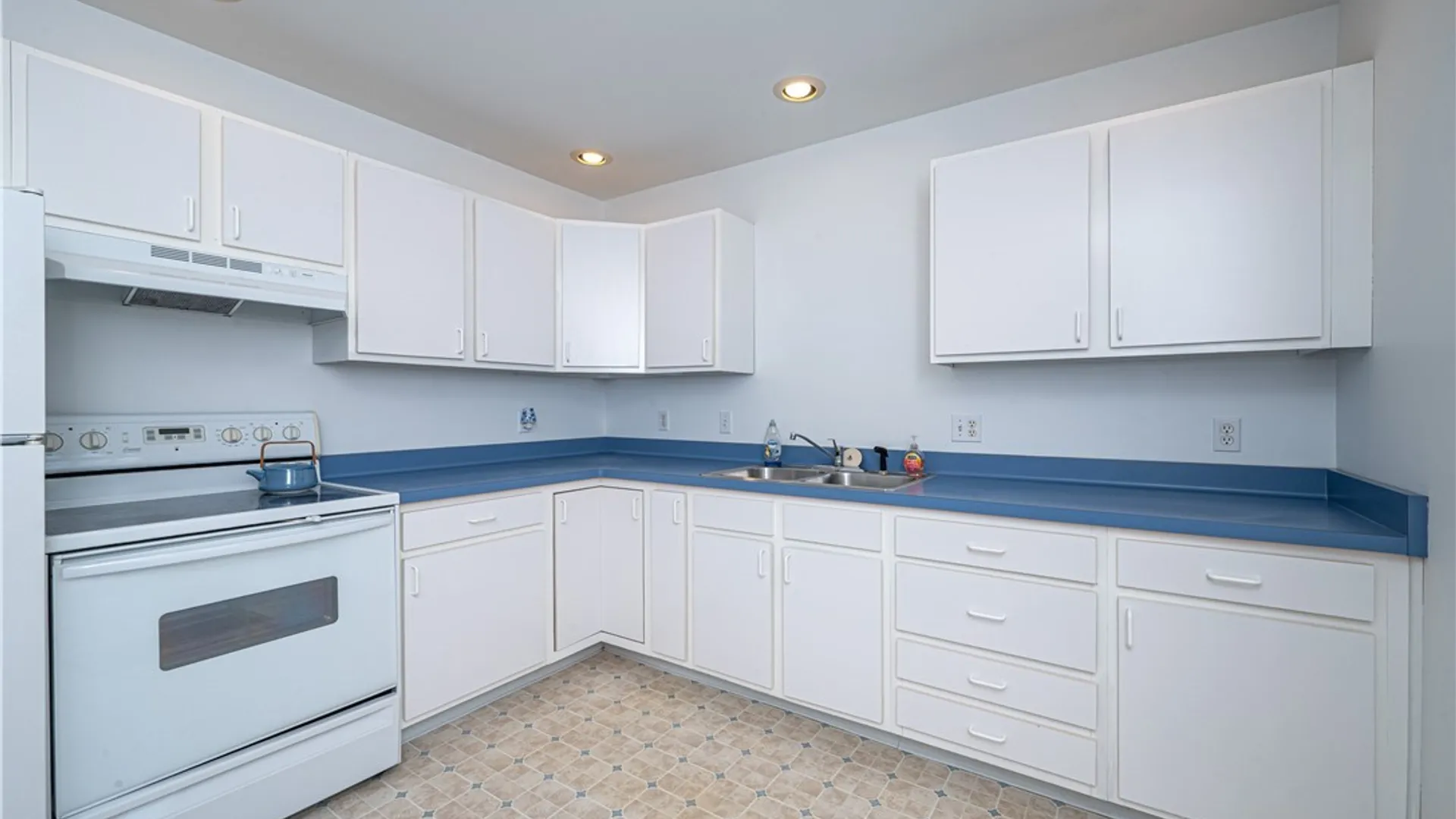 Property at 7 Queens Guard Walk, Tonawanda, NY 14150 11