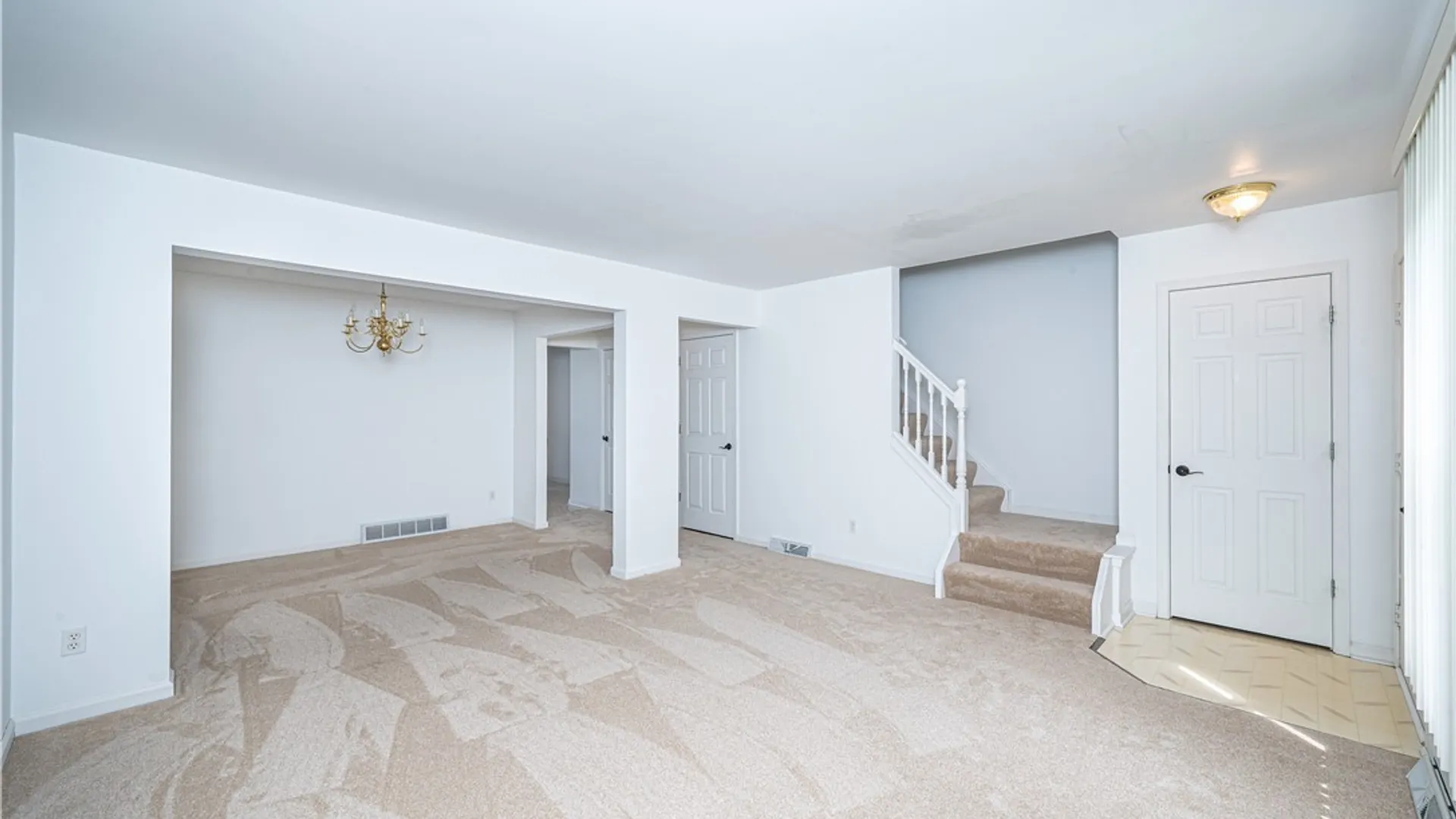Property at 7 Queens Guard Walk, Tonawanda, NY 14150 19