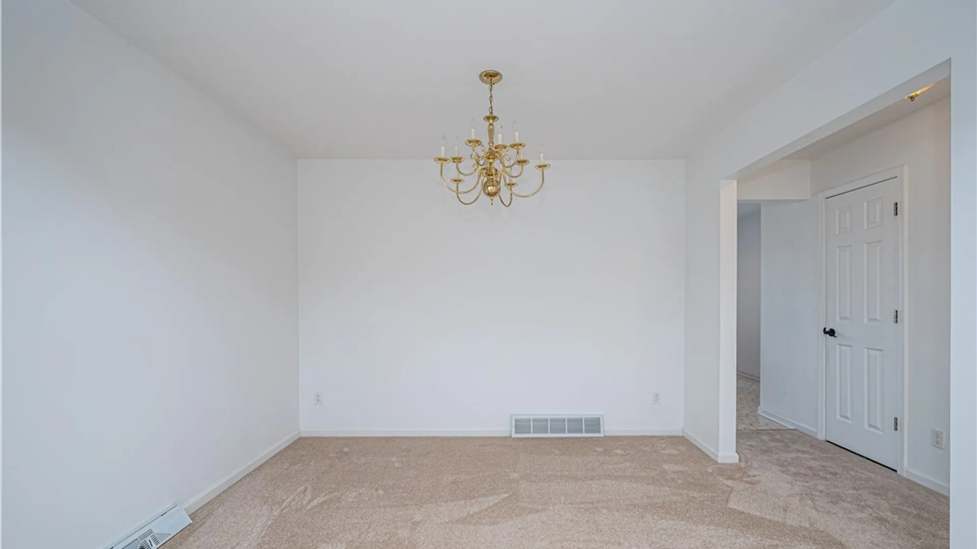 Property at 7 Queens Guard Walk, Tonawanda, NY 14150 22